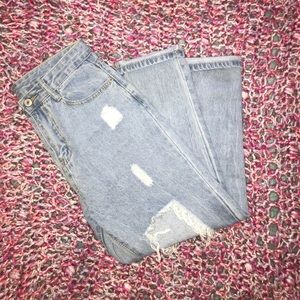 Cute light wash, ripped boyfriend jeans!